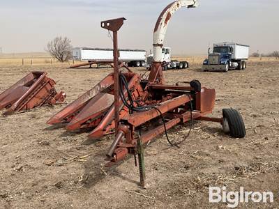 International 555 Forage Chopper