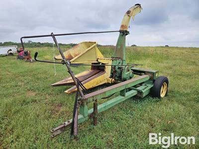 John Deere 34 Pull-Type Forage Harvester