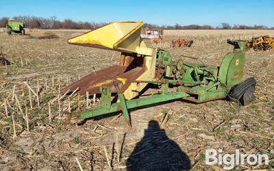 John Deere 38 2R30" Pull-Type Forage Harvester