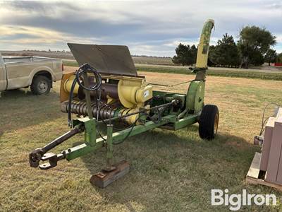 John Deere 3800 Pull-Type Forage Harvester