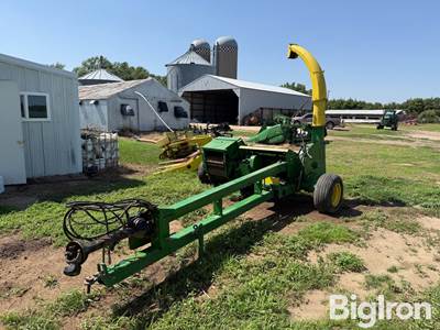 John Deere 3960 Pull-Type Silage Chopper
