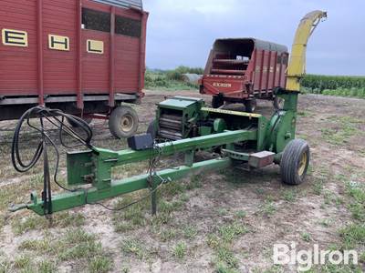 John Deere 3960 Pull-Type Forage Harvester