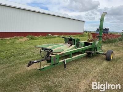 John Deere 3970 Pull-Type Forage Harvester