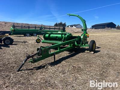 John Deere 3975 Chopper w/ 7’ CD Pickup Head