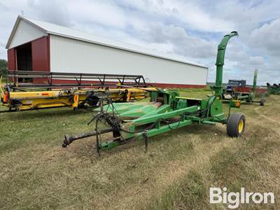 John Deere 3975 Pull-Type Forage Harvester
