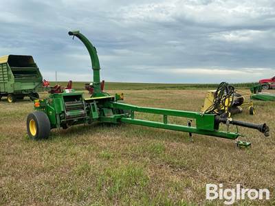 2005 John Deere 3975 Pull-Type Forage Harvester