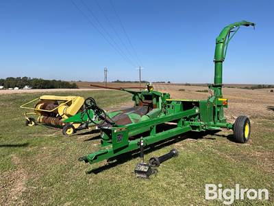 John Deere 3975 Pull-Type Forage Harvester w/Heads