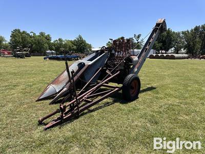 New Idea 10 1R Corn Picker
