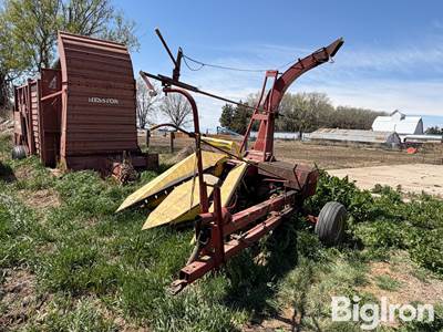 New Holland 718 2R38" Pull Type Forage Harvester