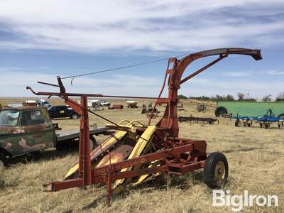New Holland 880 Pull-Type Forage Harvester