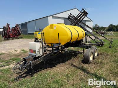B&B 1000-Gal Pull-Type Sprayer