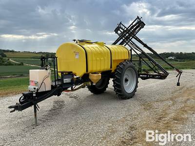 B&B 60’ 1000-Gal Pull-Type Sprayer
