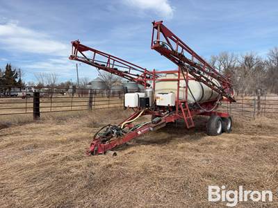 Blumhardt /Wil-rich 1,000 Gallon Pull-Type Sprayer