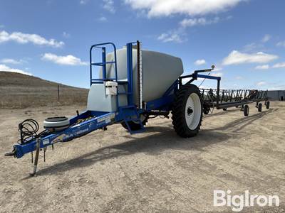 Flexicoil New Holland S1070 1700-Gal Pull-Type Sprayer