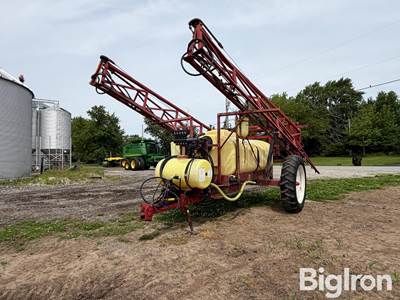 Hardi NAV 1000 Pull-Type Sprayer