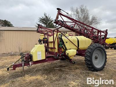 Hardi NAV1000M Pull-Type Sprayer