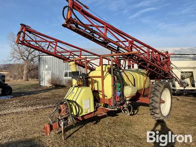 Hardi NAV1000M Pull-Type Sprayer