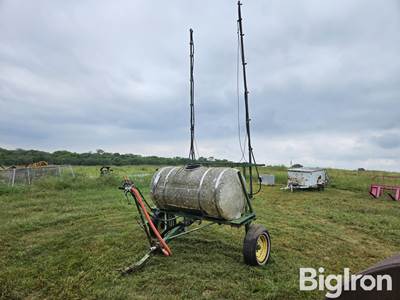 John Deere 32B Pull-Type Sprayer
