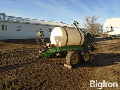 John Deere 550 Pull Type Sprayer