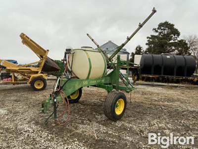 John Deere E0520 Pull-Type Sprayer