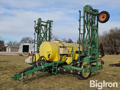 1998 Pk 1010-D Boom 80' 1010-Gal Pull-Type Sprayer