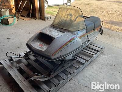 John Deere Trail Fire 440 Snowmobile