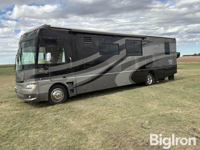 2006 Winnebago Adventurer S/A Motor Home
