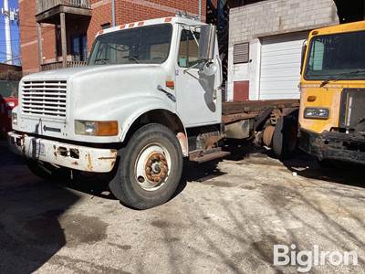 1997 International 4700 Roll-Off Truck