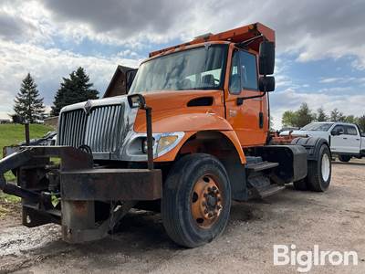 2003 International 7300 S/A Roll-Off Truck W/ Stellar Hook