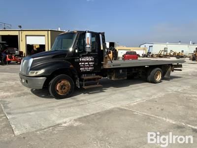 2002 International 4300 SBA 4x2 Rollback Truck