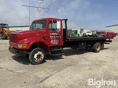 1999 International Harvester 4700 T444E S/A Rollback Truck