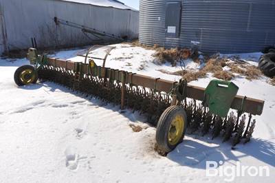 John Deere 400 3-Pt Rotary Hoe