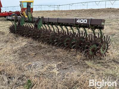 John Deere 400 3-Pt Rotary Hoe