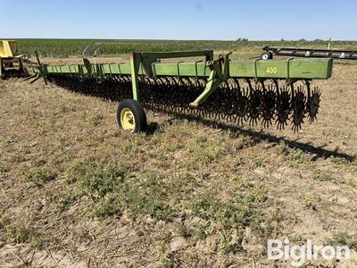 John Deere 400 30' Rotary Hoe w/Built-In Transport