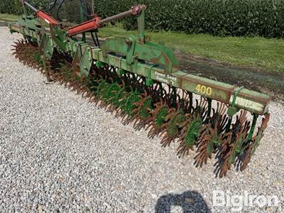 John Deere 400 15' Folding Rotary Hoe