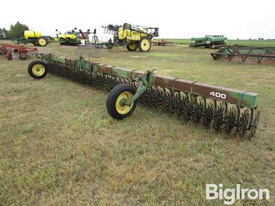 John Deere 400 28' Rotary Hoe