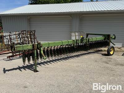 John Deere E0400 20' Rotary Hoe