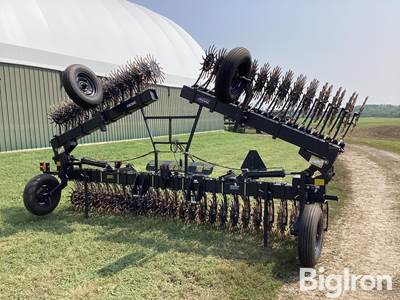 Yetter 3530 30' 3-Pt Folding Rotary Hoe