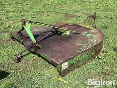 John Deere 407 7’ 3-Pt Shredder