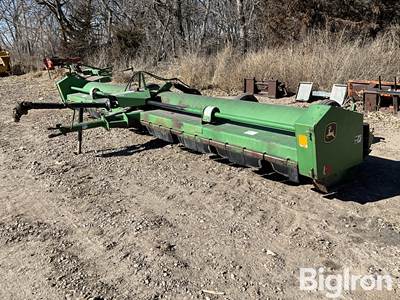 John Deere 520 20’ Flail Shredder