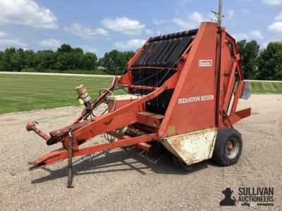Hesston 5600 Round Baler