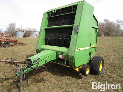 John Deere 530 Round Baler