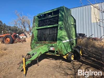 John Deere 530 Round Baler
