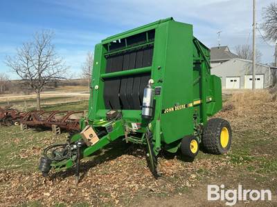 John Deere 535 Round Baler