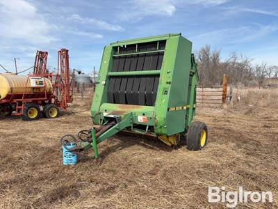 John Deere 535 Round Baler