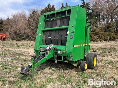 John Deere 535 Round Baler