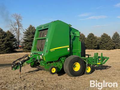 2019 John Deere 560M Round Baler w/Plus2 A520R Accumulator