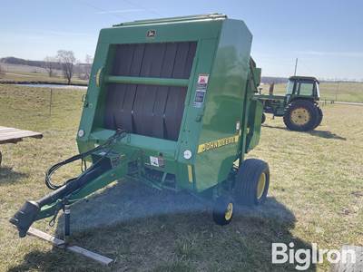John Deere 566 Round Baler