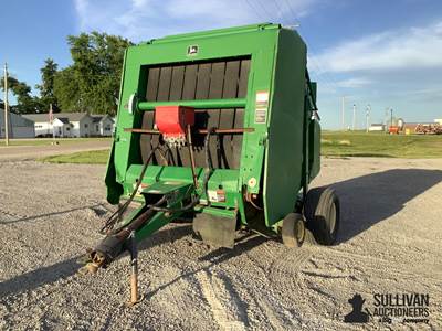John Deere 566 Baler