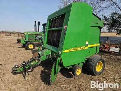 John Deere 567 Round Baler